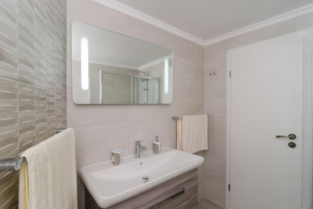 Sea View Apartment 10 Minutes Walk From Old City Dubrovnik Luaran gambar